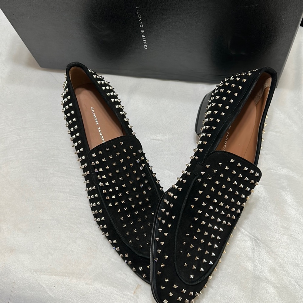 GIUSEPPE ZANOTTI
Studded Suede Loafers